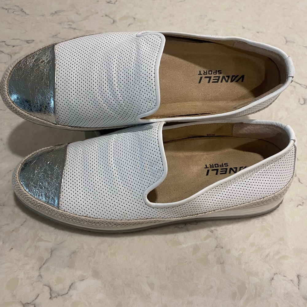 Vaneli Sport Qalia White Nappa shoe 8 1/2